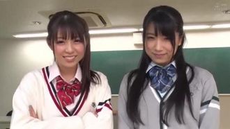 W Pequeño diablo provocativa hermosa niña Rena Aoi y Hina Azumi