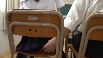 La molestatrice della scuola Rika Aimi