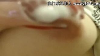 脹奶少婦擠人奶