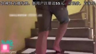 運転手を故意に誘惑して部屋を確保する