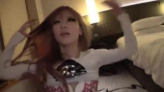 全国各地美女爱好者必看！ ！ ！ [上帝的SSS级超级美丽女孩] x [在新宿歌舞表演社区经营流动厨房的Fukari Parisi女孩] *她从超低腰中展示了她极其色情的T背，并用闪亮的人造指甲攻击她的乳头和鸡巴。 , 吉