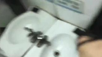 La modella continentale lavora part-time in un hotel per fare sesso orale e sesso eccitanti