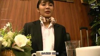CHINASES SUB 纖細嬌小小妞CA被大抱怨顧客日夜授精壓榨羞辱高潮Rika Aimi