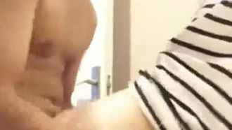 与热恋中的漂亮小女友偷尝禁果小美女很活泼可爱对着镜头拍