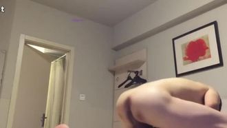 Ein Cloud-Disk-Leak enthüllte ein Selbstporträt-Sexvideo von Curly Hair, einem College-Pick-up-Künstler, und drei Sexfreundinnen.