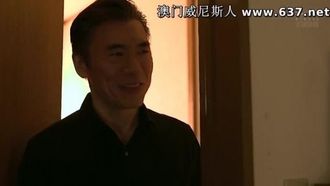 Viene violentata ogni giorno da un vecchio che è il nuovo marito di sua madre. Alice Nanase