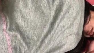 SHIROTSUMA Enquanto ajudava minha esposa a se mexer, coloquei meu pau cru e fiz um boquete de limpeza nele que engoliu o pau que estava manchado de sucos vergonhosos.