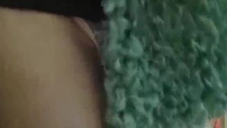 雪儿r粉躲在男厕塞着跳蛋自慰，伺机勾引路人干一次就要5