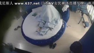 模特级别身材的大学生漂亮美女情趣宾馆约会男友年轻人很猛