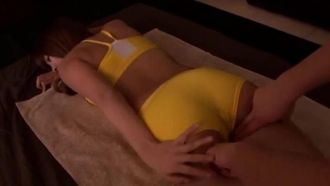 エステティシャンの超絶テクで彼氏が寝ている横の彼女に気持ちいいマッサージをしたらこっそり寝取れるか！？2