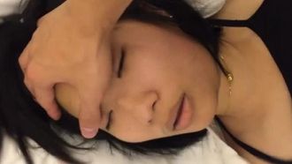 最新重磅福利工廠打工妹被灌醉摀暈後虐玩抽胸抽嘴巴等暴