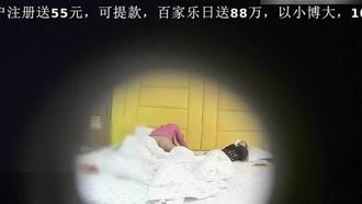 Tesoro, non guardare. Il divertimento da boudoir dei genitori è ancora esposto.