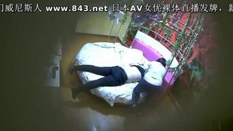【鳥籠盗撮】ベスト兄と敏感な彼女が初めて相部屋～軽く挿入しただけで彼女が絶叫～