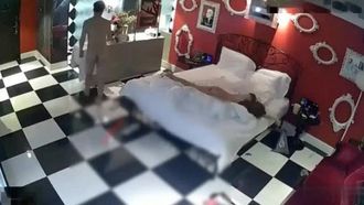 [Telecamera nascosta dell'hotel] Voglio scopare forte~ Non importa quanto sia lontano~ Dal bagno al divano~ Voglio giocare a SM più tardi!!