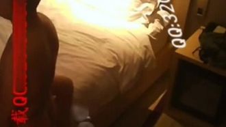 [本土精选!] MRQ和好友一块3P朋友的妈妈~完全被隐藏式摄影机偷拍下来!!