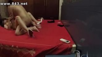 Gli sposi si fanno selfie durante il sesso~ Il marito che ha fretta di avere un bambino la scopa direttamente senza preservativo~ La moglie troia è accompagnata da lei in modo osceno~