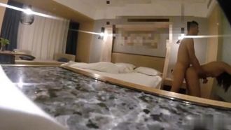 ?我操得爽?還是妳男朋友厲害?? 富二代飯店爆操偷情女大學生~啪啪啪操的感覺快哭了QQ