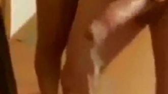 La sorella lussuriosa aiuta il fratello minore ad alleviare la sua solitudine ~ O il corpo della sorella maggiore è il più adatto?