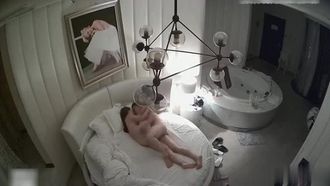 [酒店偷拍] 清纯师範大学大波美女~因为缺钱只好给慾求不满的大叔包养~忍着痛用多姿势取悦SugarDaddy最后一起高潮~