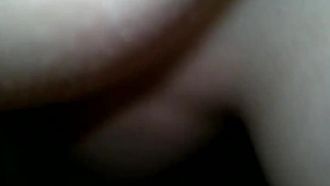 Momo incontra una ragazza pura dal seno grande. È un po' timida nel mostrare il suo viso.