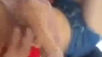 Подружку невесты заставили играть со своим декольте и сосать конфеты