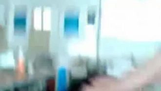 [Audio mandarín] Un lindo estudiante de secundaria y un mocoso se toman una selfie sexual en un escritorio en el salón de clases lleno de libros.