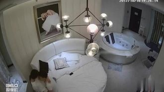 [Selezione locale!] Finché è la prima volta, va tutto bene! La bellezza del college ha ricevuto un creampie tre volte e si sentiva comunque a suo agio!