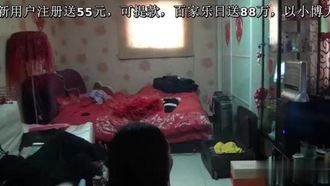 Felice di essere una damigella d'onore ma ignara di essere fotografata di nascosto 2