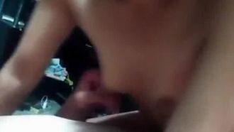 La ragazza cresciuta in campagna reagiva con genuina emozione quando si divertiva.
