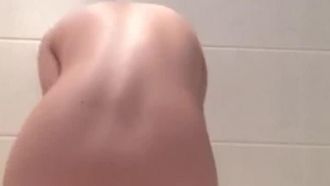 现在的萌娃儿都这么开放 又一中学女孩与网友视讯遭流出"