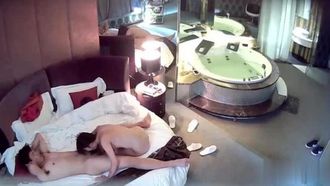 [엄선된 솔직한 사진!] 고급 호텔에서 오디오가 포함된 실제 솔직한 사진. 매우 흥분한 소녀가 주도적으로 그녀를 타고 내리지 않았습니다.