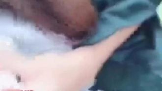 La ragazza arrapata è andata nel bosco per sussurrare. Il processo è stato così eccitante che lo zio non ha potuto fare a meno di venire: Cum so much.