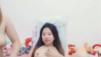 有钱胖叔直接包养姊妹玩3P! 带眼镜的还比较闷骚欠干