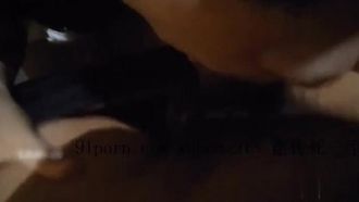 [本日招牌!]熟悉的妙龄女业务约KTV，不到一首歌的时间内裤已落地:快点插进去干我