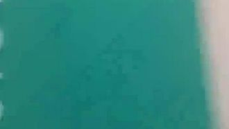 La conduttrice si è intrufolata nello spogliatoio della piscina per aiutare gli amici lupi per il benessere!! C'erano così tante ragazze oggi~ È stato così divertente da guardare~