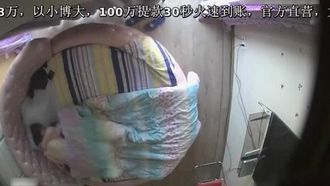 [Hotel Candid Photography] Eine charmante junge Frau hat eine Affäre mit ihrer besten Freundin in einem Hotel. Die beiden sind sich so nahe wie Klebstoff. Sie dringen wie ein Schlag in ihre Fotzen ein