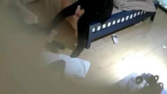 [호텔 히든샷] 귀여운 키차이~ 남자친구가 다가와서 여자친구를 날려버리고~ 침대 위로 올라가더니 GG와 BB가 서로 관통~