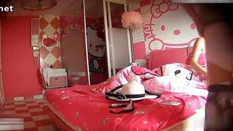 [Scatti spontanei dalla stanza di Katie] Una bellezza dai capelli corti è andata ad un appuntamento con un collega in un hotel Non appena è entrata nella stanza, è stata gettata sul letto e ha attaccato ferocemente per due colpi.