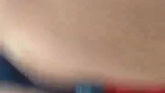 모두가 귀엽다고 인정한 어린 여중생이 왠지 그녀를 애무하기 시작했다 1