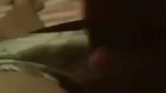 Der unschuldige kleine Bruder, der von einer Reporterin getäuscht wurde, verwandelte seine Muschi in Masturbation!! Das Video ging im Internet viral!!