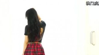 Birds sing in the wind. A large-scale private photo shoot of a young model and beautiful girl in a hotel!! There are holes in the black stockings!! The photographer feels ready to move!!