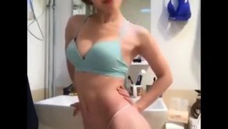 Das Sexvideo der Weibo-Fitness-Schönheit Yuan Herong ist durchgesickert!! Sie hält Geld auf dem Waschbecken und hat Sex mit ihren Beinen!!