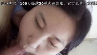巨乳高中女生与男友性爱私密 饥渴疯狂教室里跪舔男友J8 喜欢吃男友的肉棒津津有味 对白刺激 高清720P完整版 (2)