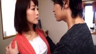 已婚婦女的猥褻親吻和性交 - 與弟弟陷入激情口交的妹妹 - 大島由香