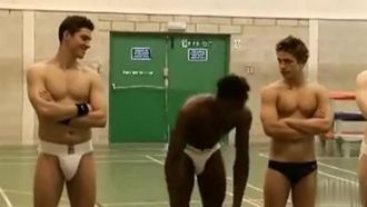 [Europa y América] ¡¡El diabólico entrenador de baloncesto!! ¡¡Entrena tu vergonzoso poder~Paja frente a las porristas~