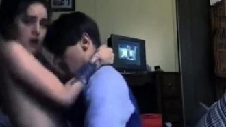 [Europa y Estados Unidos] ¡¡Se filtró un video de sexo selfie de una pareja joven! Te daré una bofetada pero aún amas mi gran polla ~