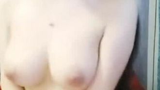 그냥 좌우로 흔들흔들! 눈 덮인 가슴을 가진 소녀는 카메라 앞에서 주저하지 않고 '가슴 흔들기 쇼'를 선보였고 결국 바지를 벗고 싶었는데…