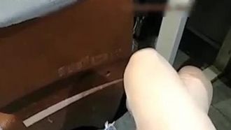 女性キャスターとネットカフェが19歳男子大学生を誘惑