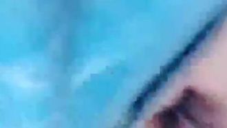 A âncora do drama Liu Ting fica com os trabalhadores de Sichuan no telhado ~ Não importa o quão forte ela sopre, ela não pode explodir ~ Ela oferece diretamente seus seios e pernas ~