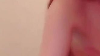 氣質主播脫衣大秀~網友偷錄下來上傳推特!!